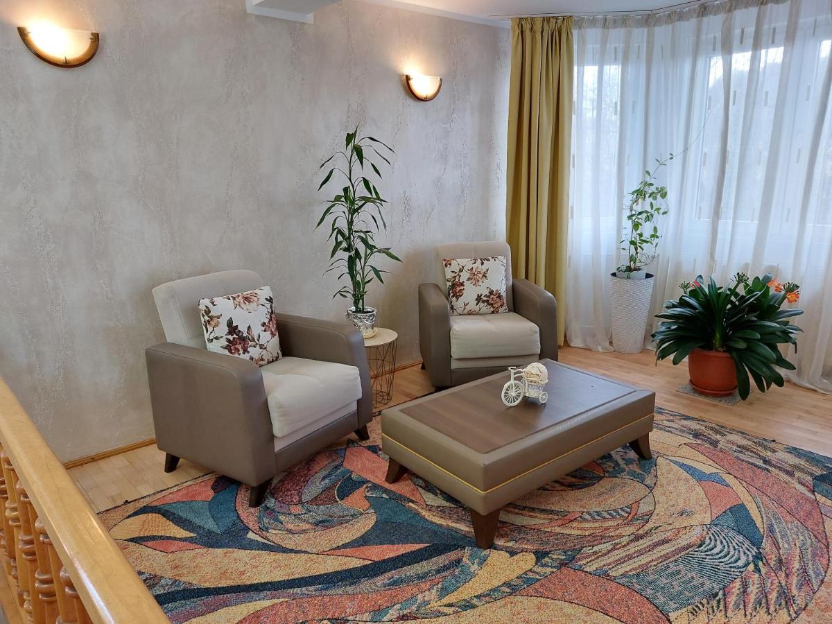 Pension Casablanca Campina Esterno foto